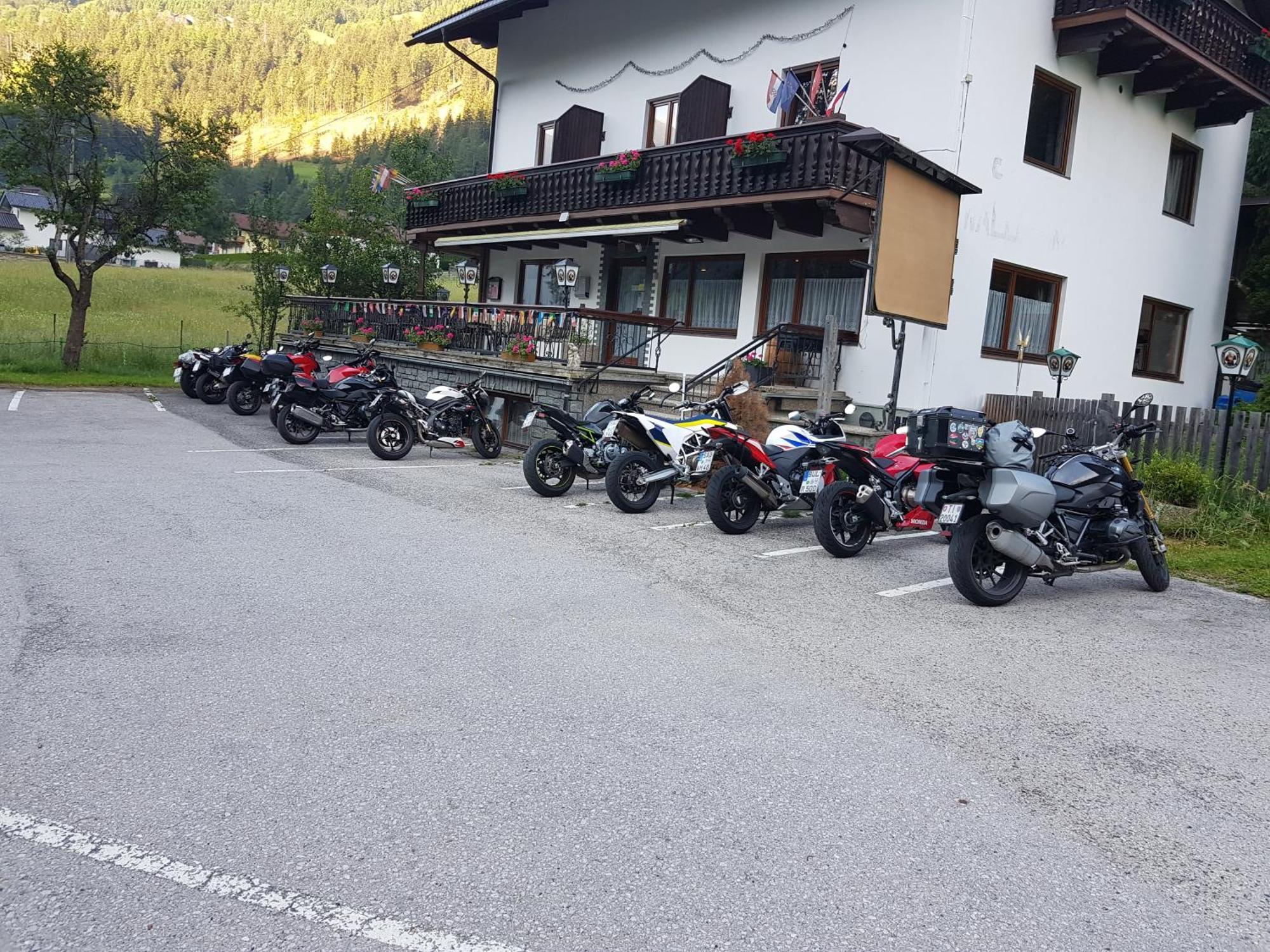 Tattoo Pension Mit Restaurant Und Tattoo-Studio Mörtschach Kültér fotó