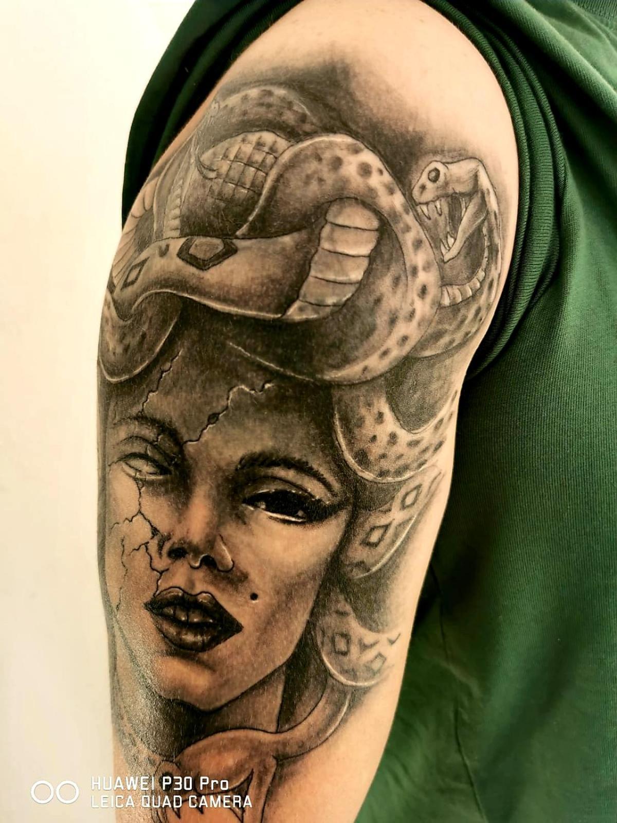 Tattoo Pension Mit Restaurant Und Tattoo-Studio Mörtschach Kültér fotó